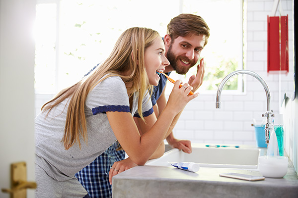 couple-brushing-teeth2